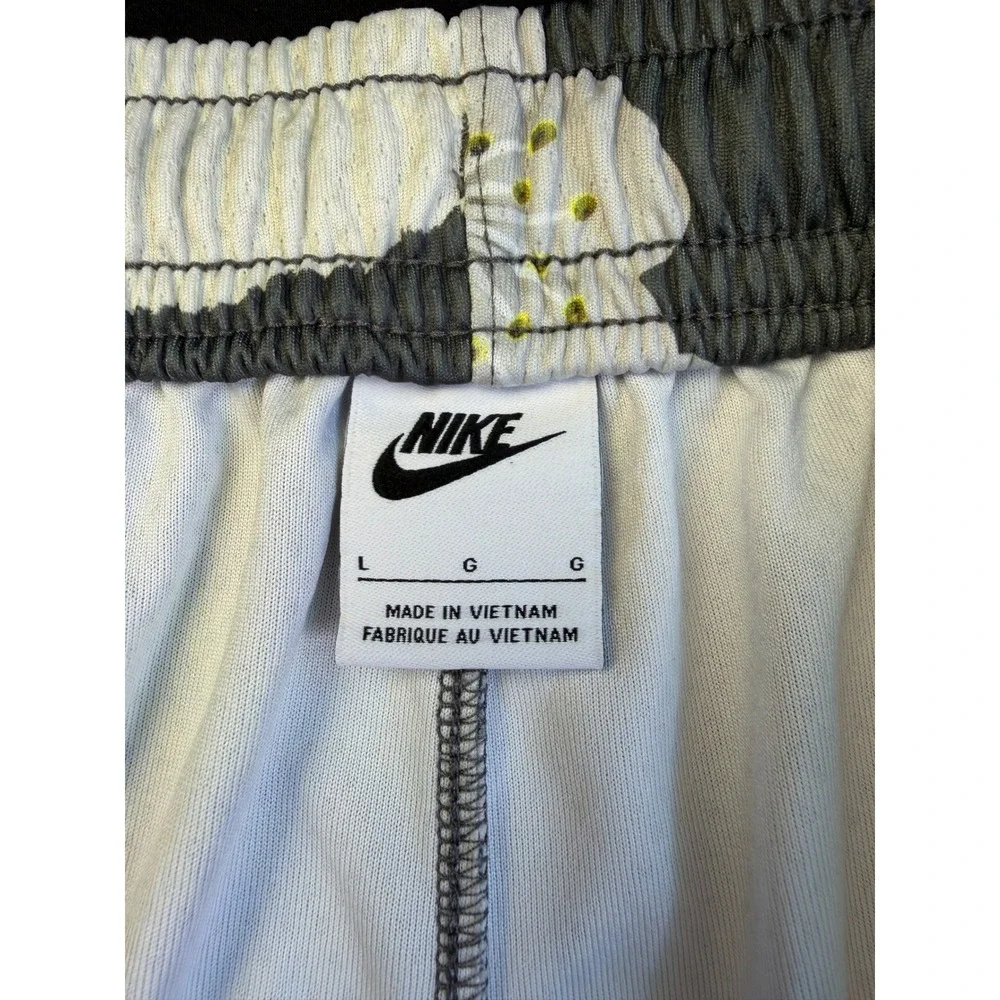 Nike gorpcore streetwear